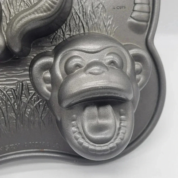 Nordic Ware Hungry Animals Cake Mold Hippo Monkey Lion Cast Aluminum Nordicware - Picture 10 of 14
